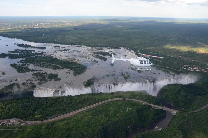 15 minutes scenic helicopter flight above Victoria Falls-Zimbabwe - Why this short helicopter flight is such a strong way to see Victoria Falls