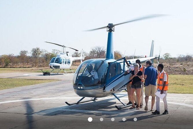 15 minutes scenic helicopter flight above Victoria Falls-Zimbabwe - Helicopter type and group size: what changes on Bell Long Ranger vs Robinson 44