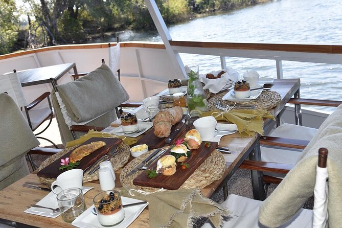 3 Days in Victoria Falls & Chobe National Park Combo - White-Water Rafting on the Zambezi: 23 km of Class 3 to 5 Rapids