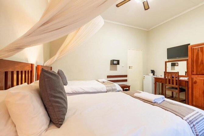 8 Day Chobe NP, Elephant Sands, Okavango Delta & Victoria Falls - The falls tour: Zimbabwe and Zambia viewpoints in one day