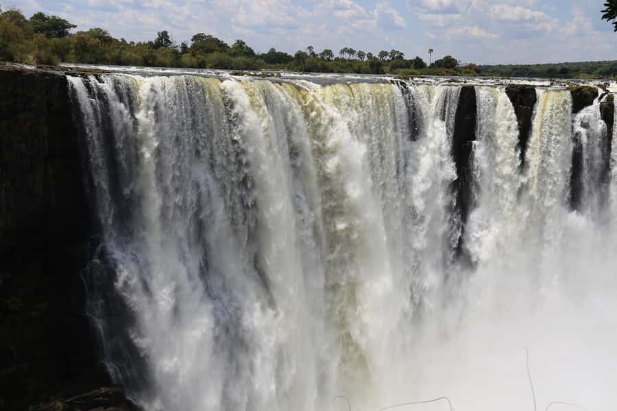 From Livingstone: Day Trip to Victoria Falls, Zimbabwe - Lunch at 1 PM: keep it simple, eat with a view