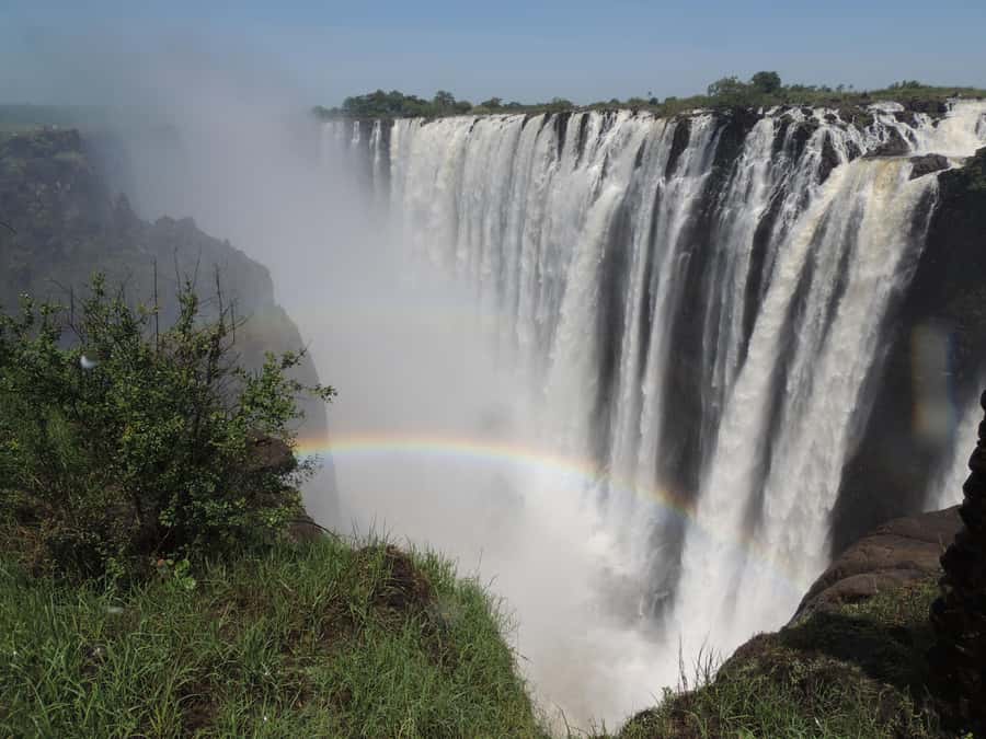 GUIDED TOUR OF THE VICTORIA FALLS ON THE ZAMBIAN SIDE - What the water season changes, and how to dress for it