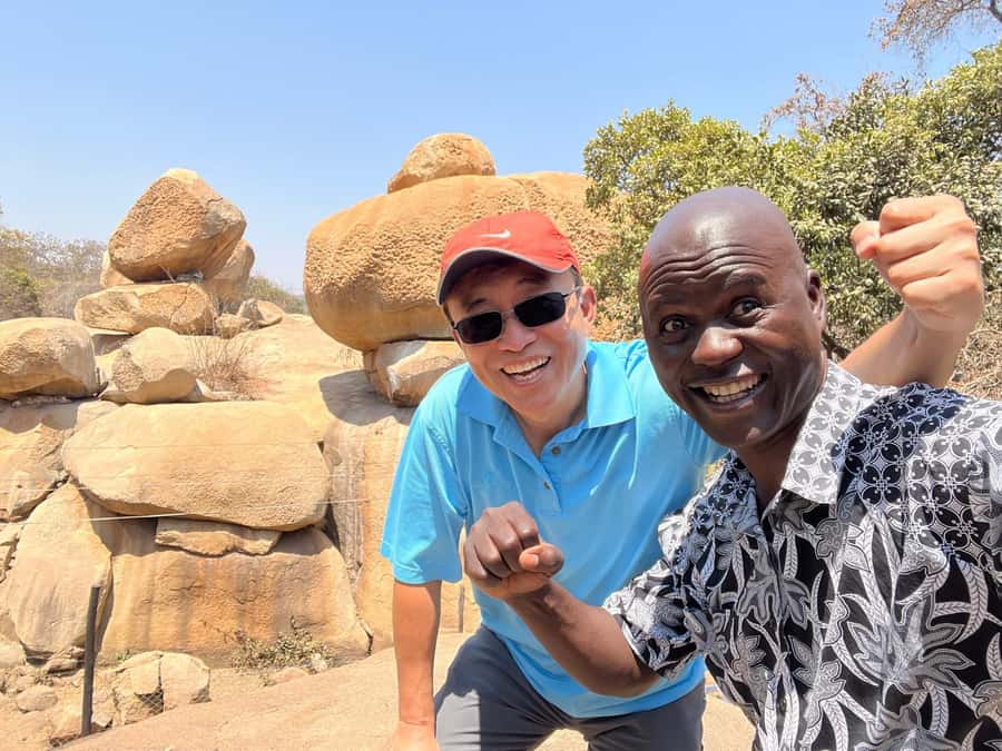 HARARE CITY TOUR ADVENTURES !! - Shopping time for arts and crafts, plus budgeting for lunch