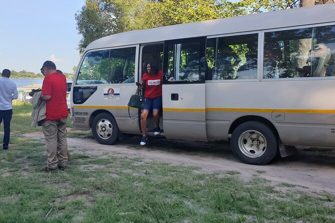 Victoria Falls Airport Transfer - A 25-minute Victoria Falls airport transfer that feels like an orientation