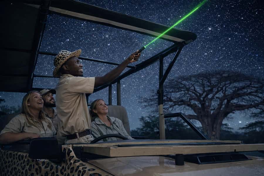 Victoria Falls: Bush Experience and Stargazing D-F-ES-GB - Night safari in Victoria Falls National Park, the flashlight part