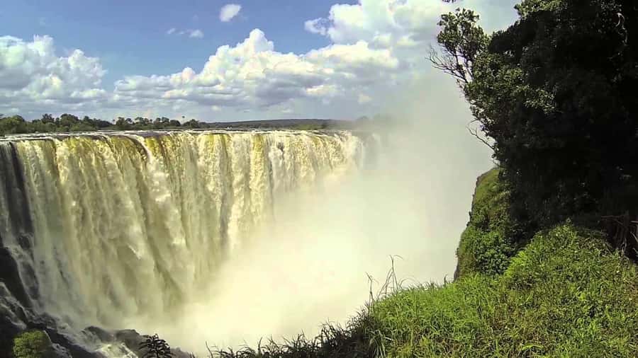 Victoria Falls: Private Guided Tour of the Falls - The guided walking portion at Victoria Falls: what you will actually notice