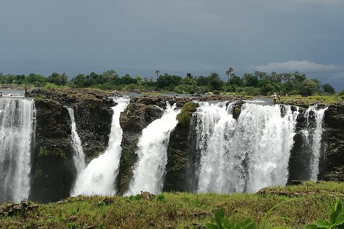 Victoria Falls : Scenic Day Tour, Lunch & Helicopter Flight - Guides at Victoria Falls, what to expect from the people leading the walk
