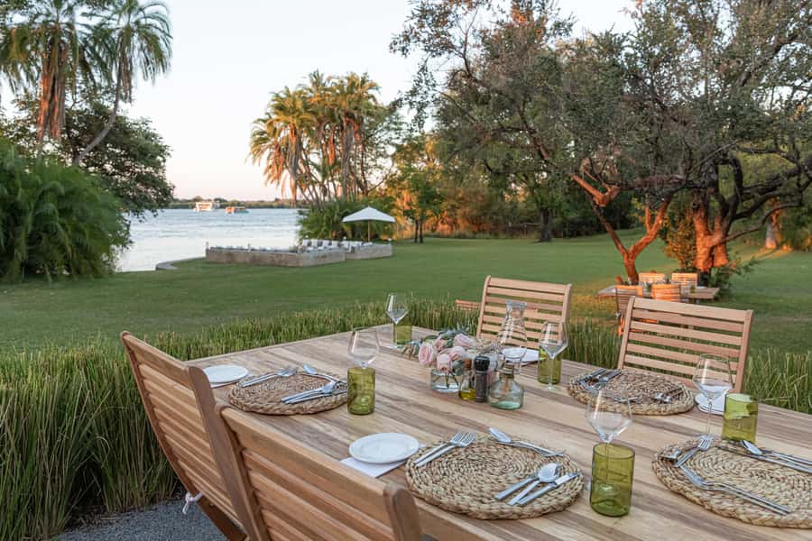 Victoria Falls: The Eatery Lunch Experience - What the 2 hours actually feel like, outdoors with shade and breeze