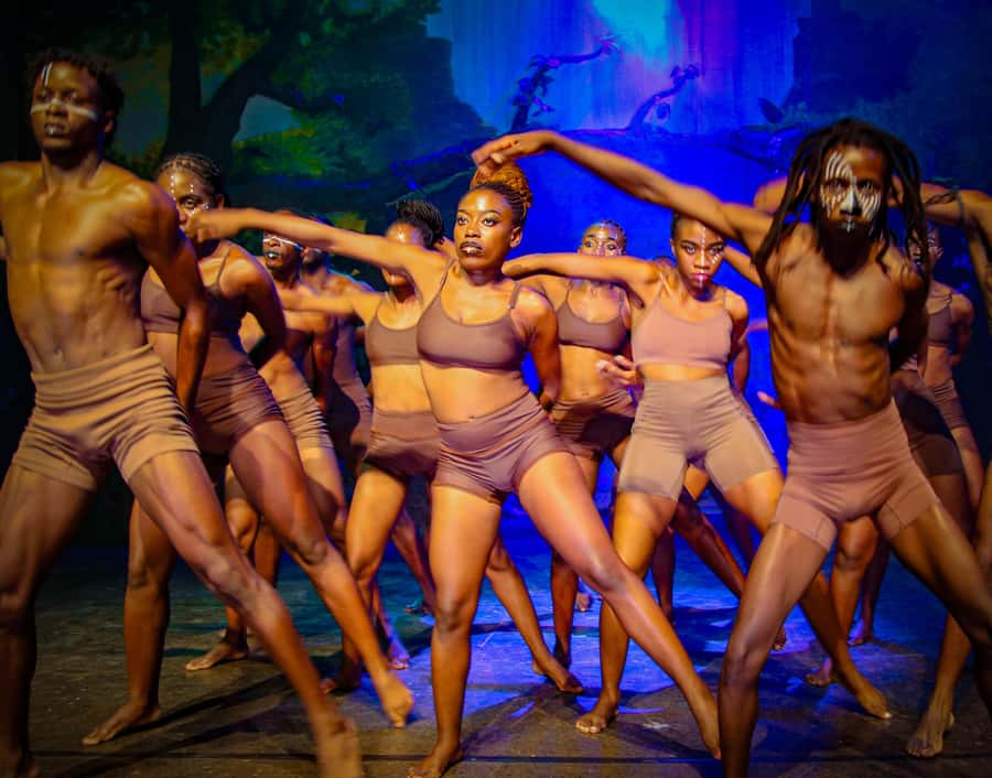 Victoria Falls:Theatre Simunye The Spirit of Africa,Zimbabwe - Getting There Easy: Central Location and Taxi Timing