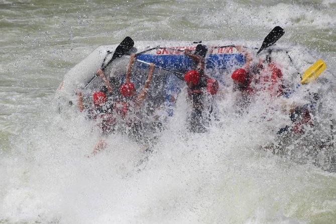 White Water Rafting in Zimbabwe - How the Raft Run Works With Guide Control and Your Team Role