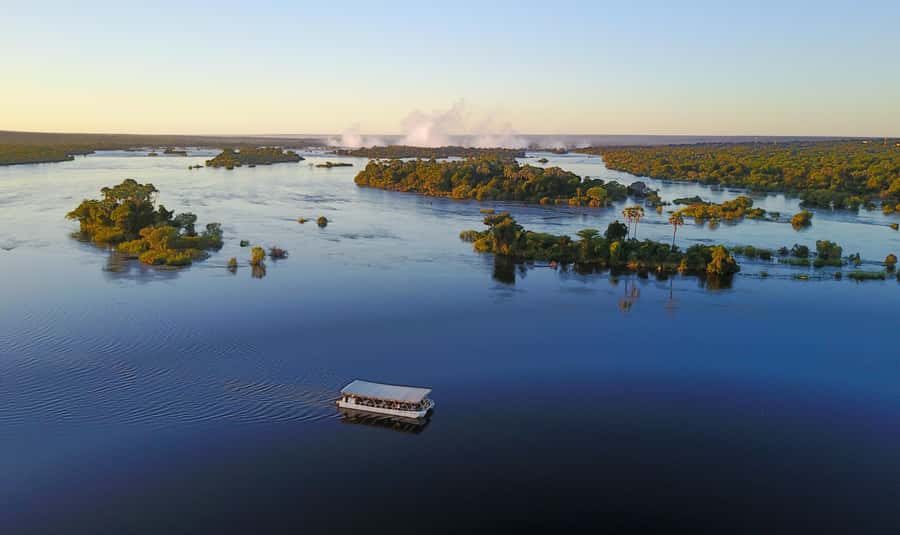 Zimbabwe: Sundowner Cruise (Standard) Zambezi River - A true sundown run on the Zambezi, in just 2 hours