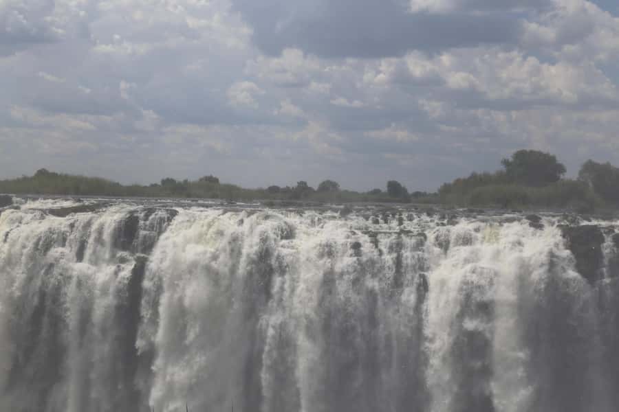 Zimbabwe & Zambia: Guided Tour of the Falls from Both Sides - Price and border fees: what you pay for, what you still need to budget
